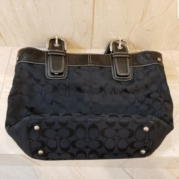 *Host Pick!!  Authentic Coach Hobo Bag* - Picture 3 of 11